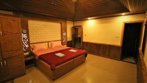 a small bedroom with a bed in a room at Kalappura Homestay in Alleppey