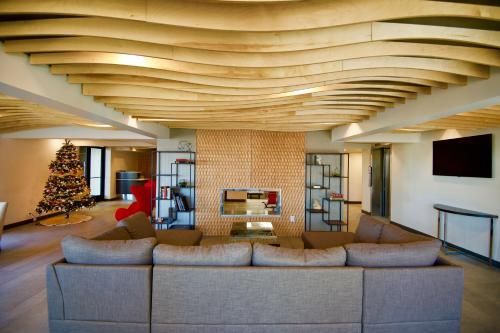 Ramada by Wyndham Austin South Image