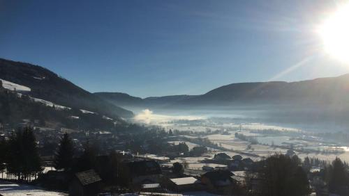 a view of a valley in the mountains with the sun at Ferienhaus König in Sankt Michael im Lungau