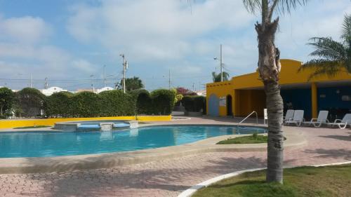 Swimming pool sa o malapit sa NUESTRA CASA-OUR HOME Salinas by A2CC
