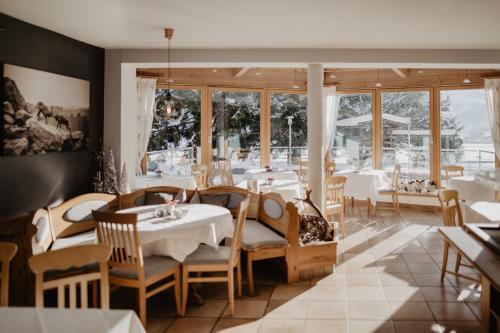 Hotel . Wirtshaus TauernHex tesisinde bir restoran veya yemek mekanı