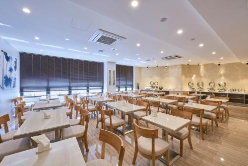 Un restaurant sau alt loc unde se poate mânca la Gwangju Aura Hotel