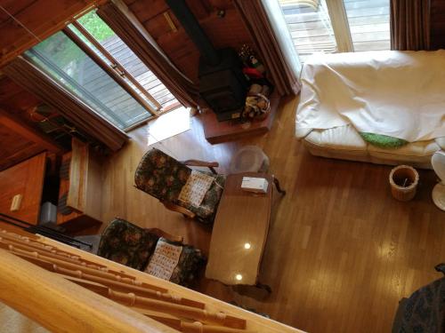 an overhead view of a room with a bed and chairs at ログハウスkizuki in Tsuru 