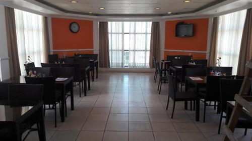 Restoran atau tempat lain untuk makan di Mayfair Hotel