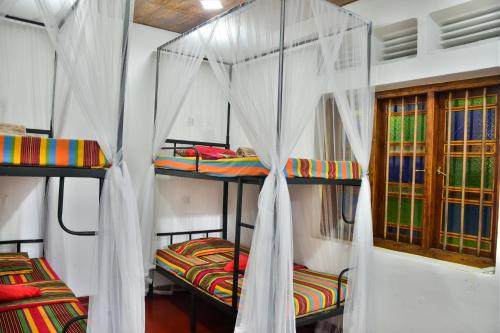 Palanda nebo palandy na pokoji v ubytování Sena's Place