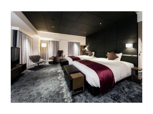 Postel nebo postele na pokoji v ubytování Daiwa Roynet Hotel Ginza PREMIER