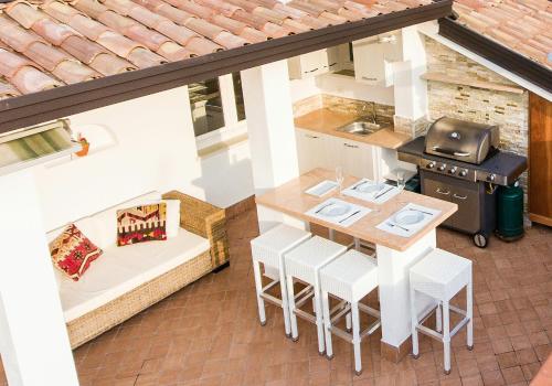an overhead view of a kitchen with a table and stools at Rooftop Apartment in Garda