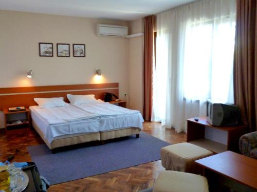A bed or beds in a room at Villa Elfi