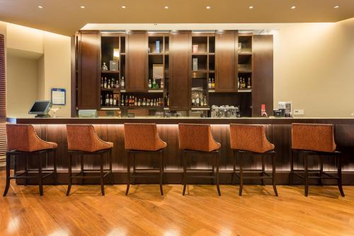 El salón o zona de bar de Casa Dann Carlton Hotel & SPA