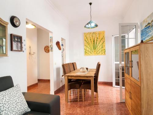 Beautiful Beach Apartment M&B IV by Las Canteras by VillaGranCanaria