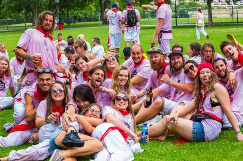 O familie care stă la Running of the Bulls All inclusive Camping Pamplona