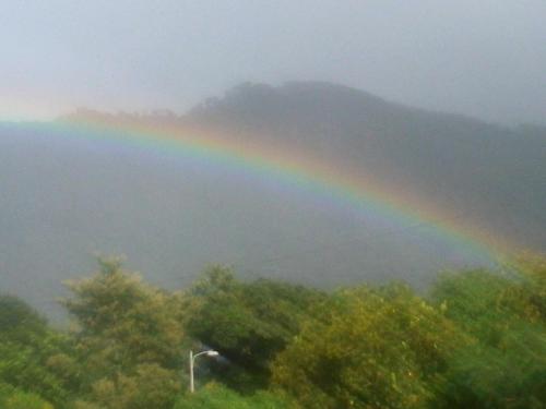 a rainbow in front of a mountain with trees at Cabañas DondeJosé in Valle de Anton
