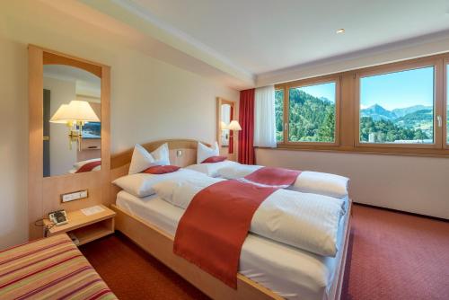 Postel nebo postele na pokoji v ubytování Alpenresort Eienwäldli Engelberg