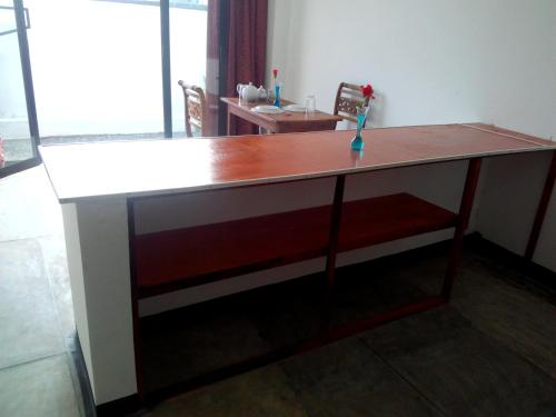 a desk with a wooden top in a room at Villa Maleena in Hikkaduwa