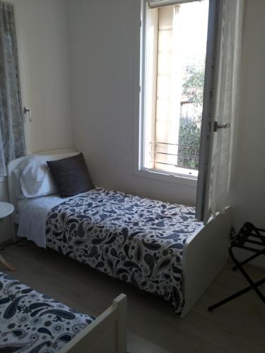a small bedroom with a bed and a window at Dafne B&B in Treviso