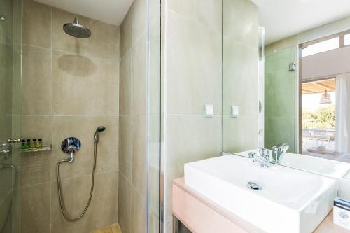 a bathroom with a sink and a shower at Summer Villas Crete in Balíon
