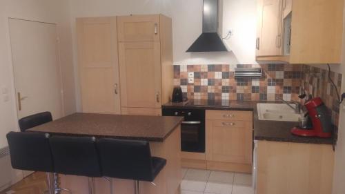 a kitchen with a sink and a counter top at Appartement avec rez de jardin à Disneyland in Montévrain