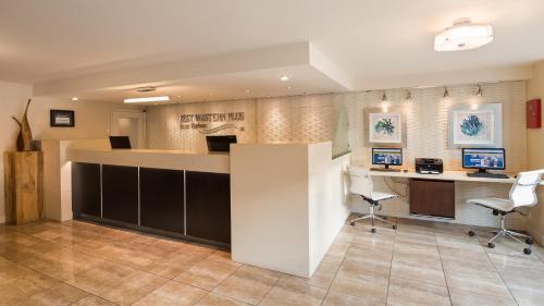 Kuchyň nebo kuchyňský kout v ubytování Best Western PLUS Inner Harbour Hotel