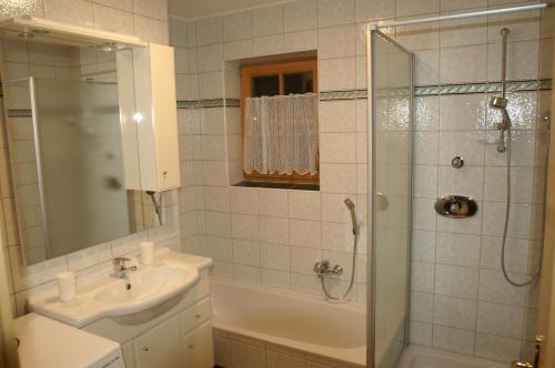 A bathroom at Ferienwohnung Kohlhofen