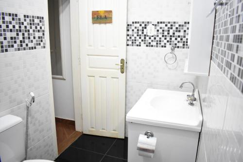 Ванная комната в Hostel Caminho da Praia