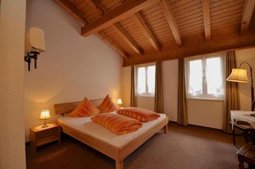 เตียงในห้องที่ Gasthaus Skiklub