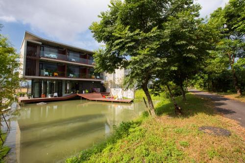 a building next to a body of water at One Piece B&B in Dongshan
