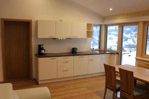 Kuchyňa alebo kuchynka v ubytovaní Ferienwohnung Därflihof