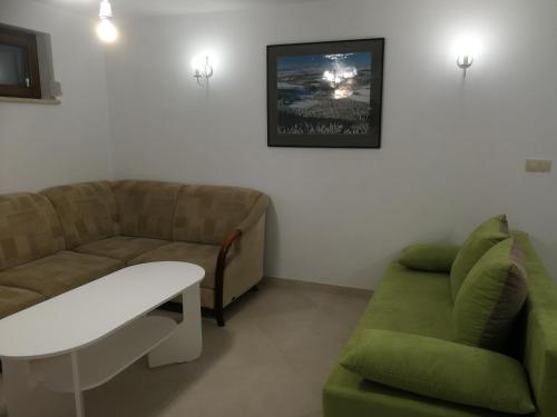 a living room with a couch and a table at Apartamenty w Gorach Stolowych in Szczytna