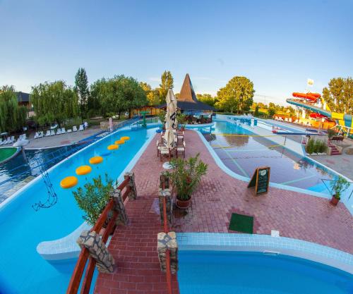 an empty pool at a water park at Session Hotel Ráckeve in Ráckeve