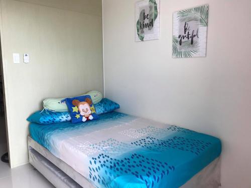 Ένα ή περισσότερα κρεβάτια σε δωμάτιο στο JJ Suites Tagaytay @ Wind Residences