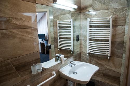 Ванная комната в Hotel Pod Szyszkami