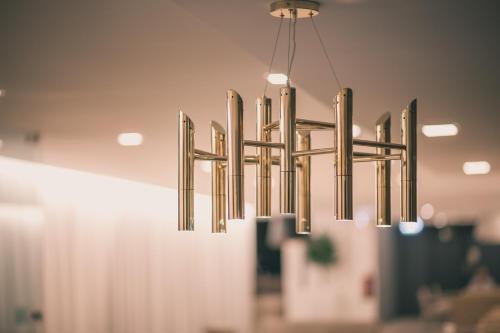 a chandelier hanging from the ceiling in a room at Essence Inn Marianos Hotel in Fátima