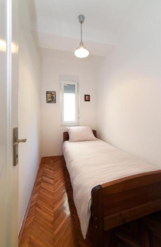Sunny Apartment Zagreb - Spacious 2BR with Balcony