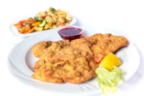 ホテルの敷地内または近くでの食事または食べ物