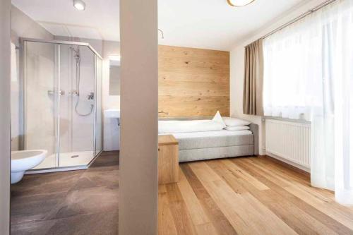 Koupelna v ubytování Hotel Garni Morene