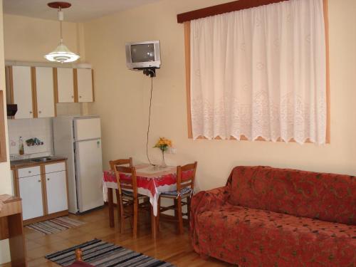 A kitchen or kitchenette at Zephyros