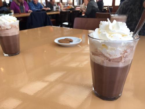 two milkshakes sitting on a table in a restaurant at Bed en Breakfast kamers en meer Het Spookhuis in Den Hoorn