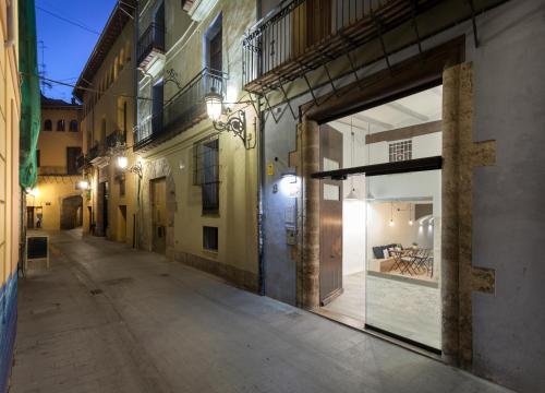 an alley with an open door in a building at Welcomer Apartments Valencia in Valencia