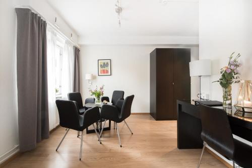 a dining room with black chairs and a table at Best Western Hotel City Gavle in Gävle