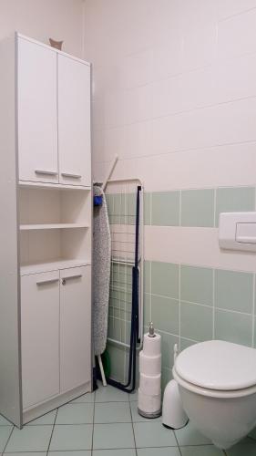 Ein Badezimmer in der Unterkunft Apartma NEVA