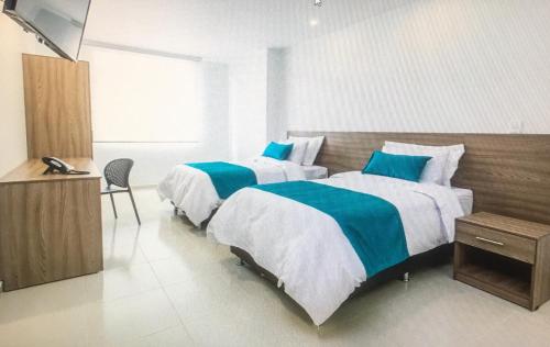 Una cama o camas en una habitación de Torca Hotel