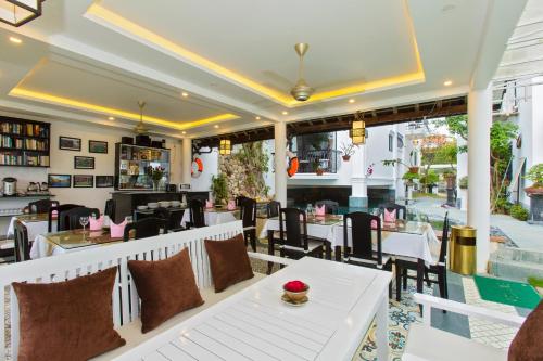 Posezení v ubytování Riverside Impression Villa