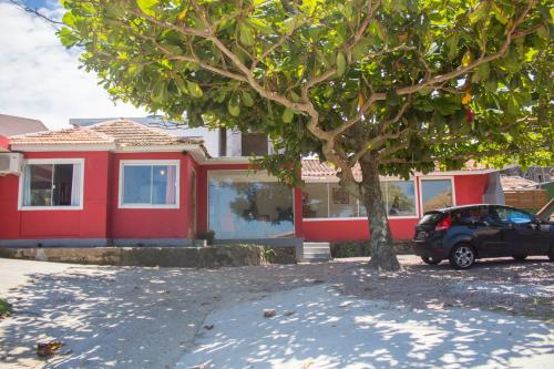a car parked in front of a house at Pousada Estrelas no Mar Florianópolis in Florianópolis