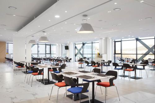 Restorāns vai citas vietas, kur ieturēt maltīti, naktsmītnē Days Hotel & Suites by Wyndham Incheon Airport