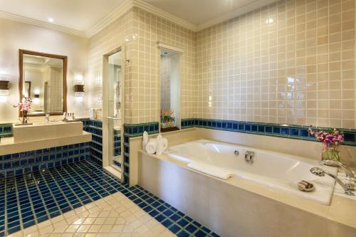 a large bathroom with a tub and a sink at Katiliya Mountain Resort And Spa in Mae Salong Nai