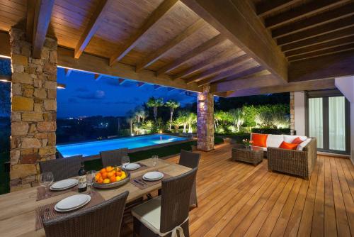Πισίνα στο ή κοντά στο Blue & Green View Villa