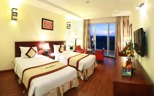 Кровать или кровати в номере DLGL - Dung Quat Hotel