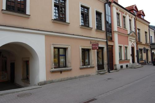 an empty street in a city with buildings at Pokoje Nad Arkadami in Zamość