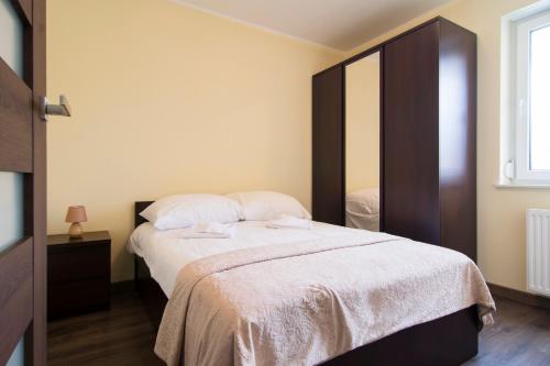 Posteľ alebo postele v izbe v ubytovaní Apartamenty Sun & Snow Ustroń Przy Rynku