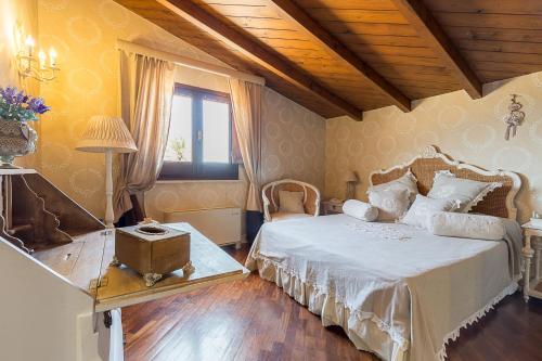 Posteľ alebo postele v izbe v ubytovaní Hotel Villa Calandrino